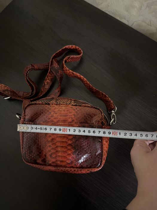 Шкіряна сумочка з зміїної шкіри