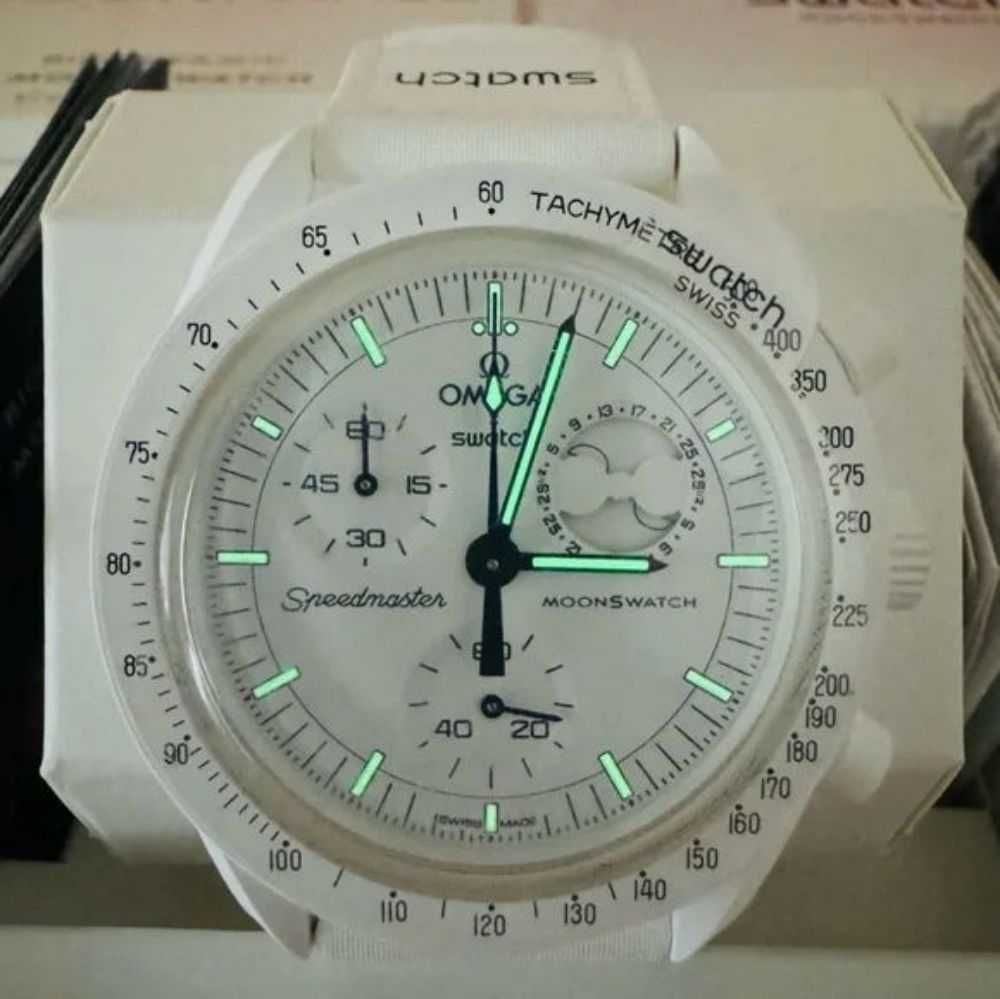 Białe Godziny z Snoopy: Omega x Swatch SO33W700