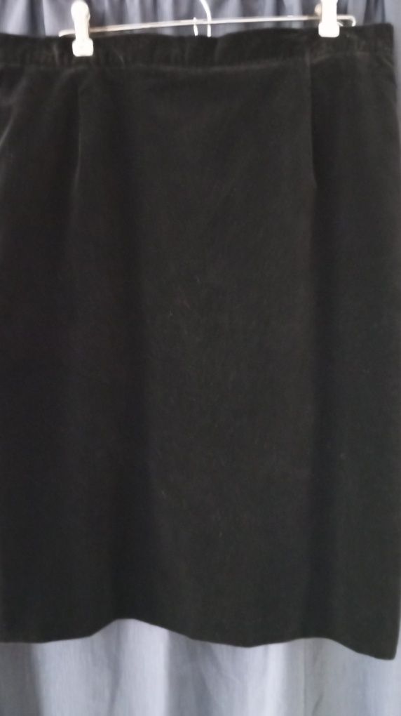 Saia de veludo preta