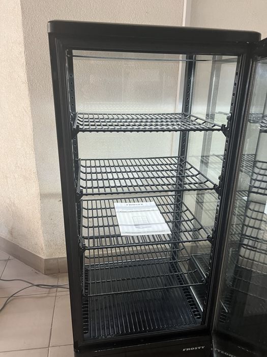 Холодильна Вітрина Обʼєм 98 літрів Frosty Італія