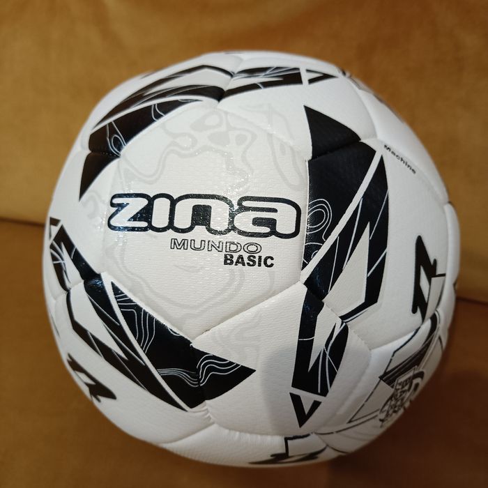Piłka nożna Zina r.4 nowa