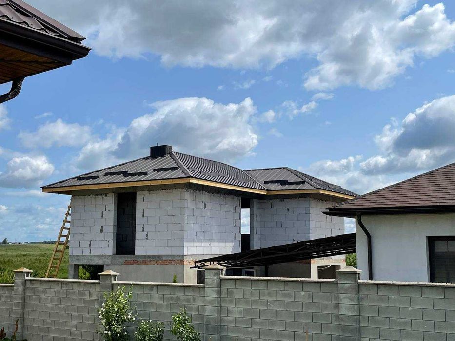 Будівництво даху з нуля Монтаж • Зведення • Металочерепиця для дахів
