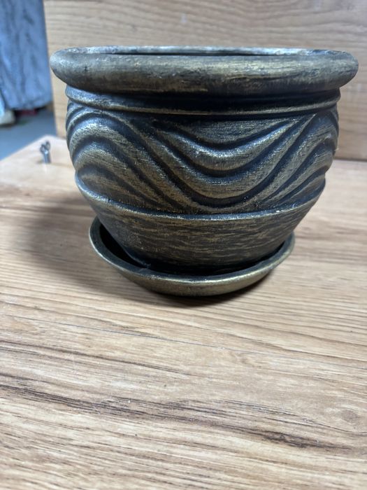 Doniczka z podstawką .