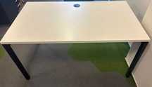 Biurko MDD OGI Y biało czarne 140x80x74h ilość 100 szt.
