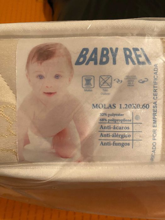 Cama de viagem Zippy e colchão de mola