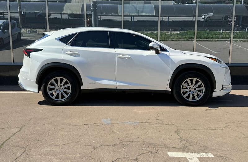 Lexus NX 2016 року