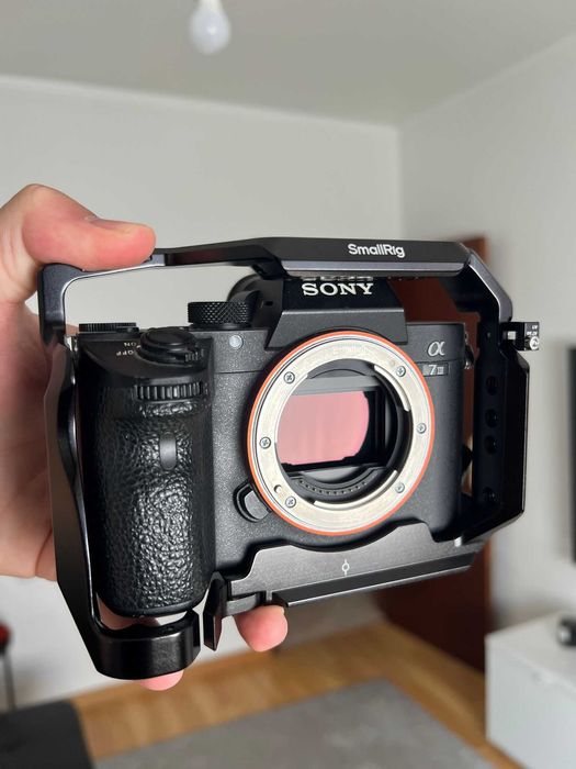 Sony a7III (corpo)  + Cage + (lente Sony 28-70 FE)