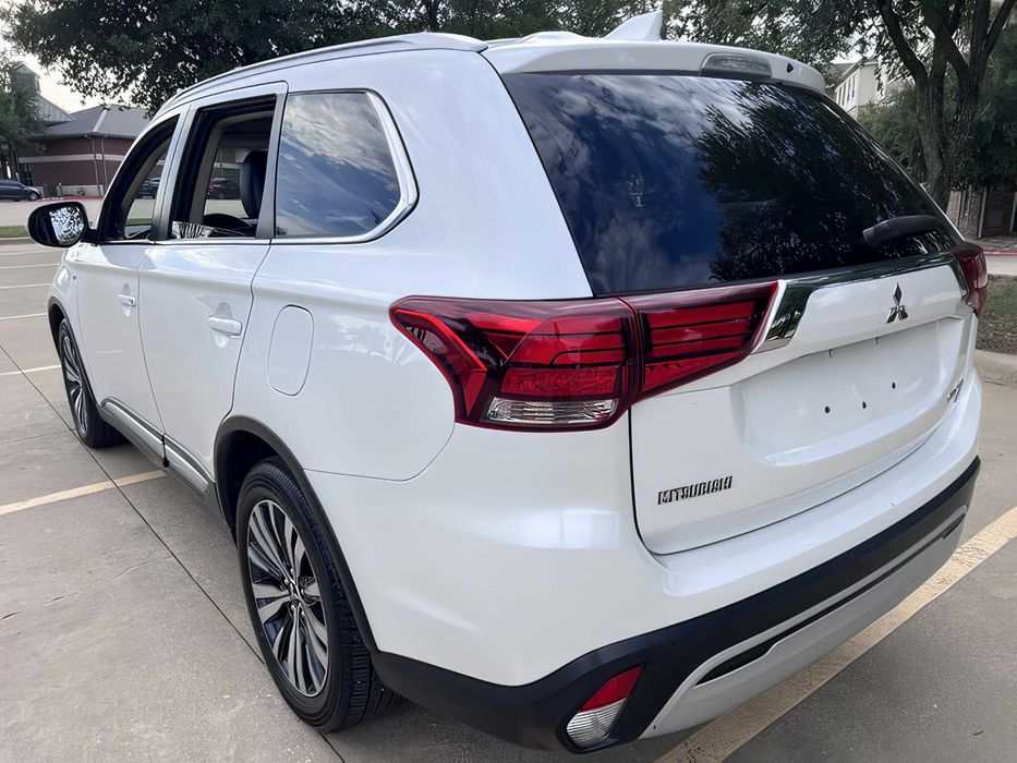 Mitsubishi Outlander      2019