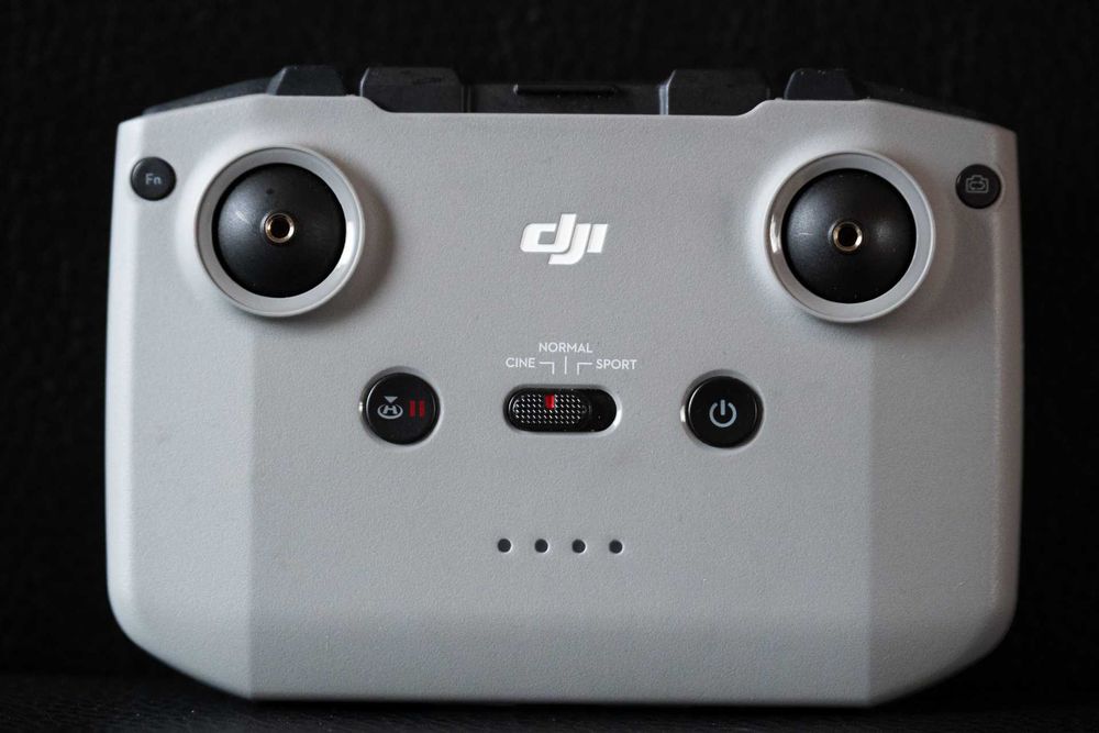 Nowy dron DJI mini 3 Pro + używany kontroler