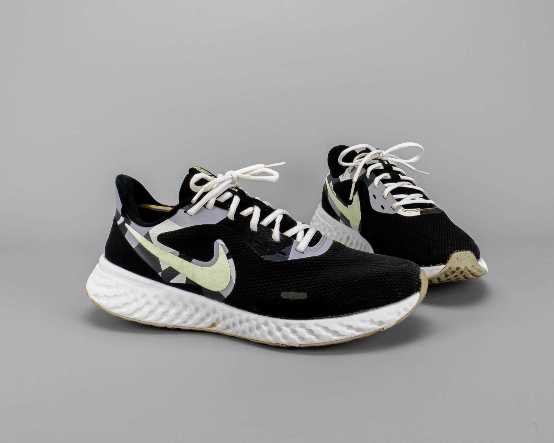Крутые беговые кроссовки в сетку Nike Revolution 5.45 размер