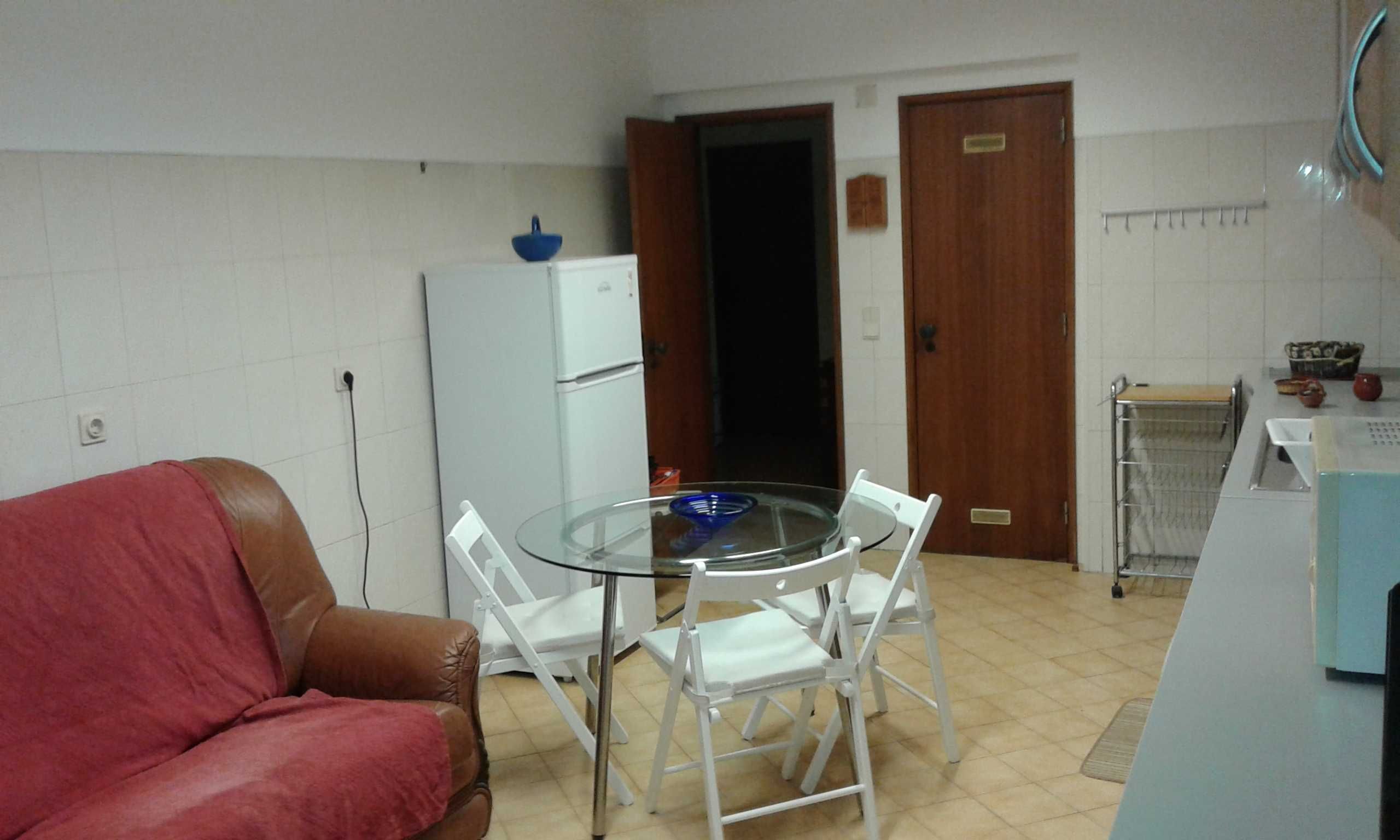 Quarto com cama de casal (só para uma pessoa)