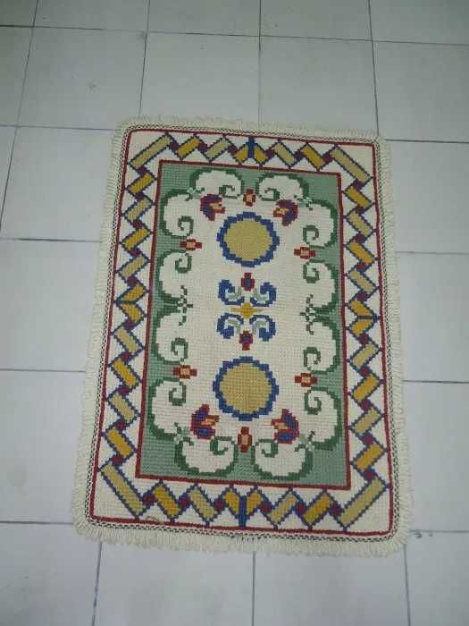 Tapete de Arraiolos em Lã – Ponto Largo – 0,96 x 0,67 m