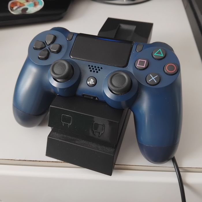 Konsola ps4 slim