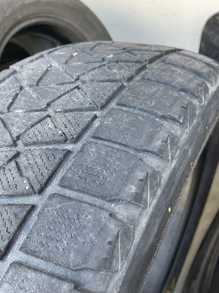 Шини Bridgestone Blizzak DM-V2 245/55 R19