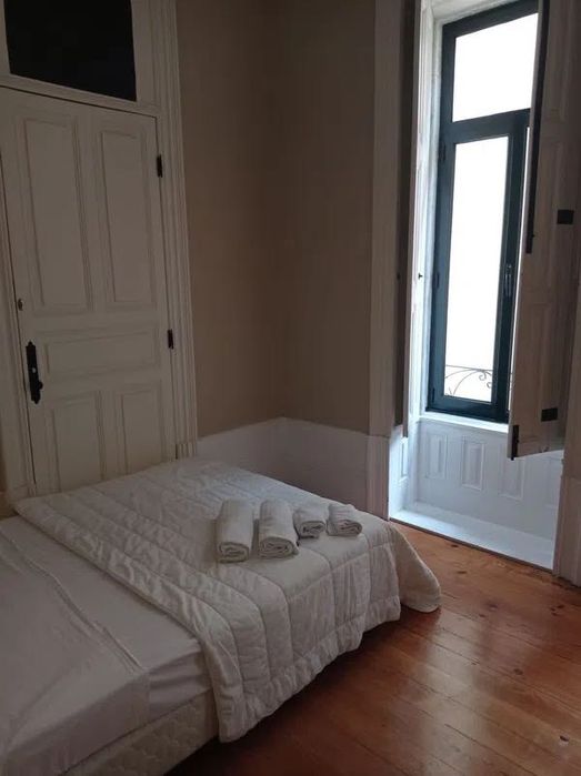 Alugo quarto em moradia