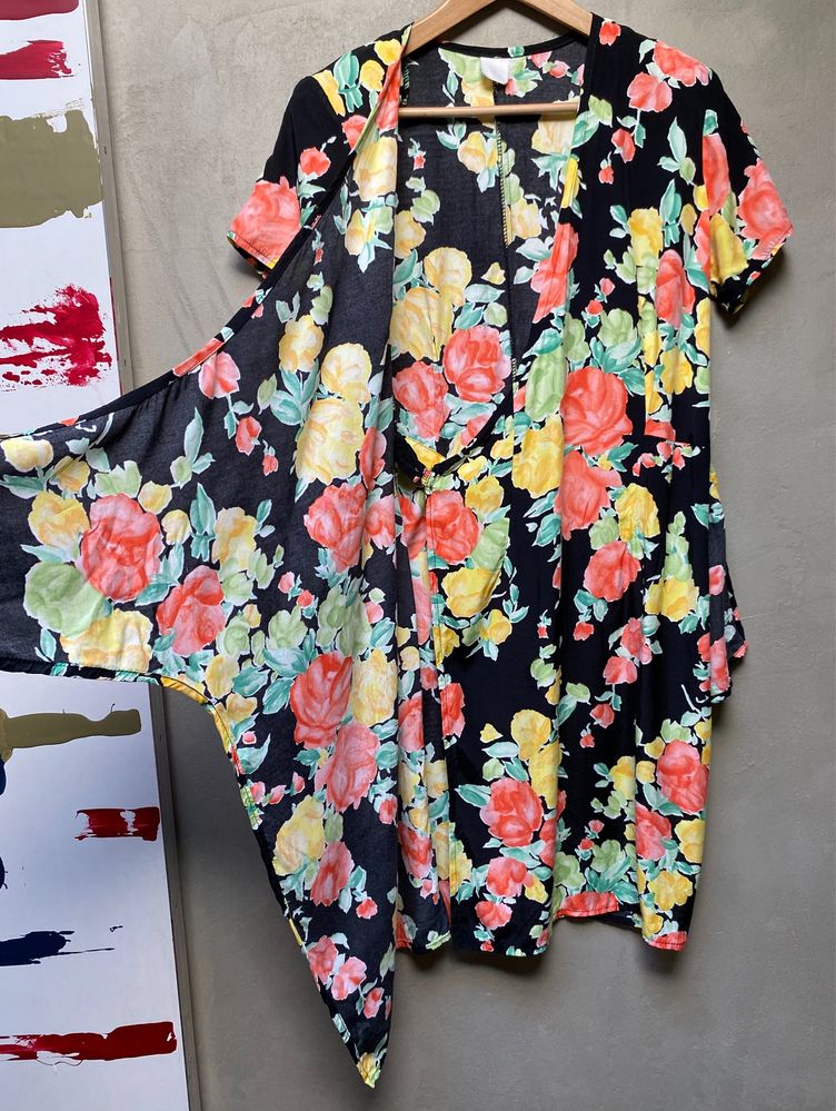 Piękna kobieca sukienka w kwiaty vintage retro prl kopertowa