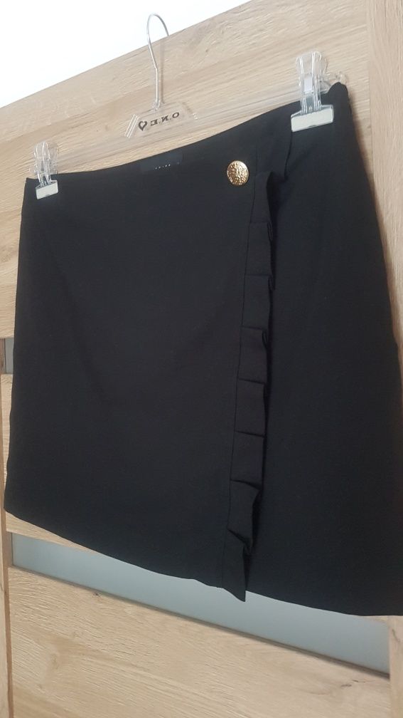Czarna spodnica  z zakładką MOHITO XL