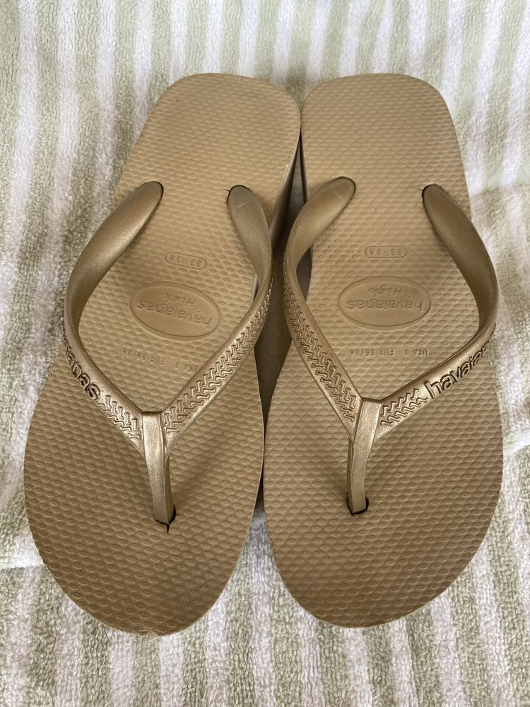 Havaianas douradas 35