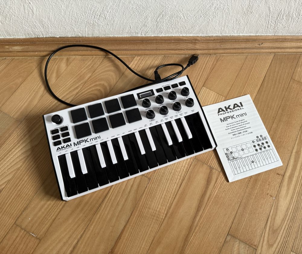 MIDI-клавіатура AKAI MPK Mini 3