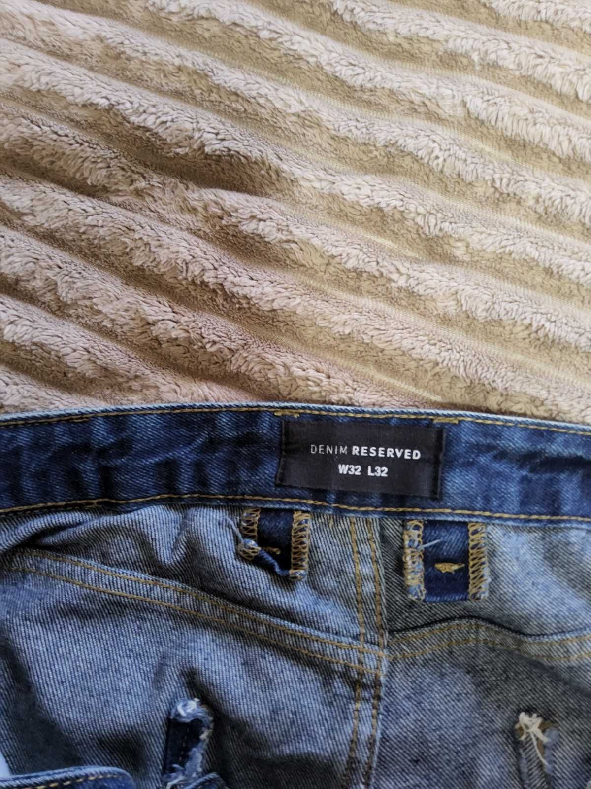 Чоловічі джинси від бренду RESERVED