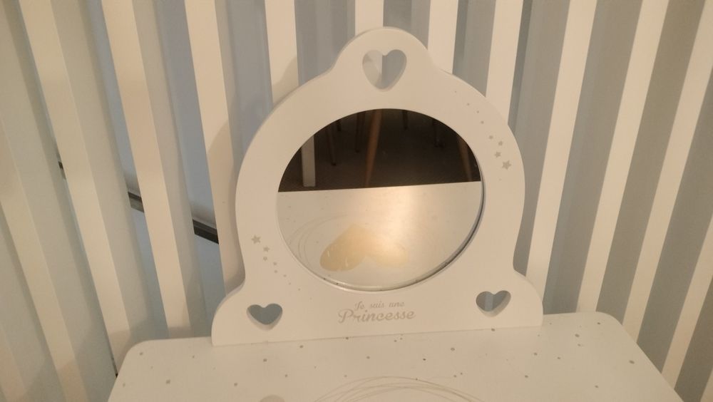 Toucador de criança (em madeira)