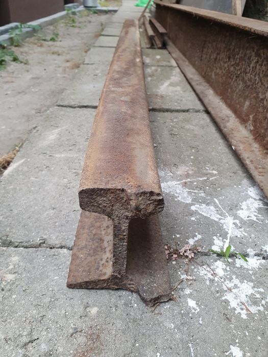 Dwuteownik stalowy szyna