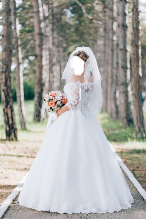 Свадебное платье 44размера,s ,в отличном состоянии.