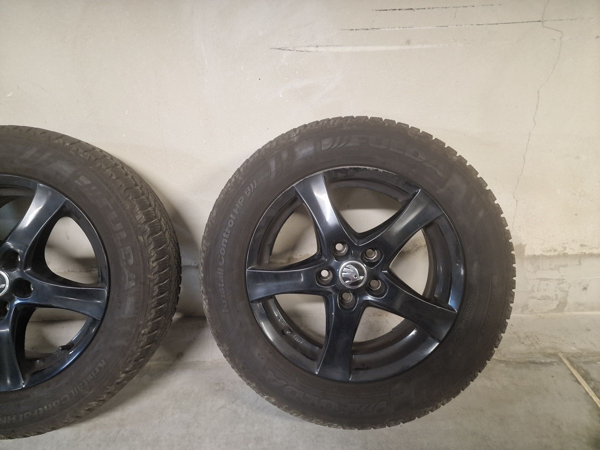 Felgi Borbet Skoda 5x112 6,5Jx16H2 ET41 z oponami zimowymi 215/60 R16