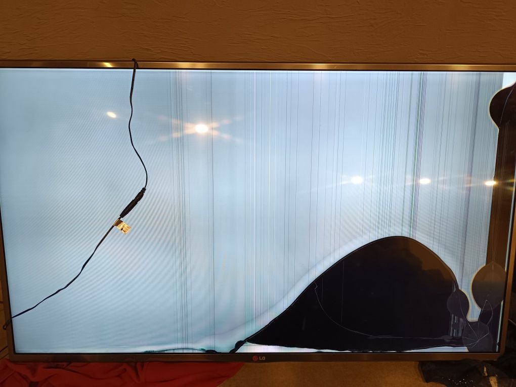 Telewizor Smart TV zbita matryca