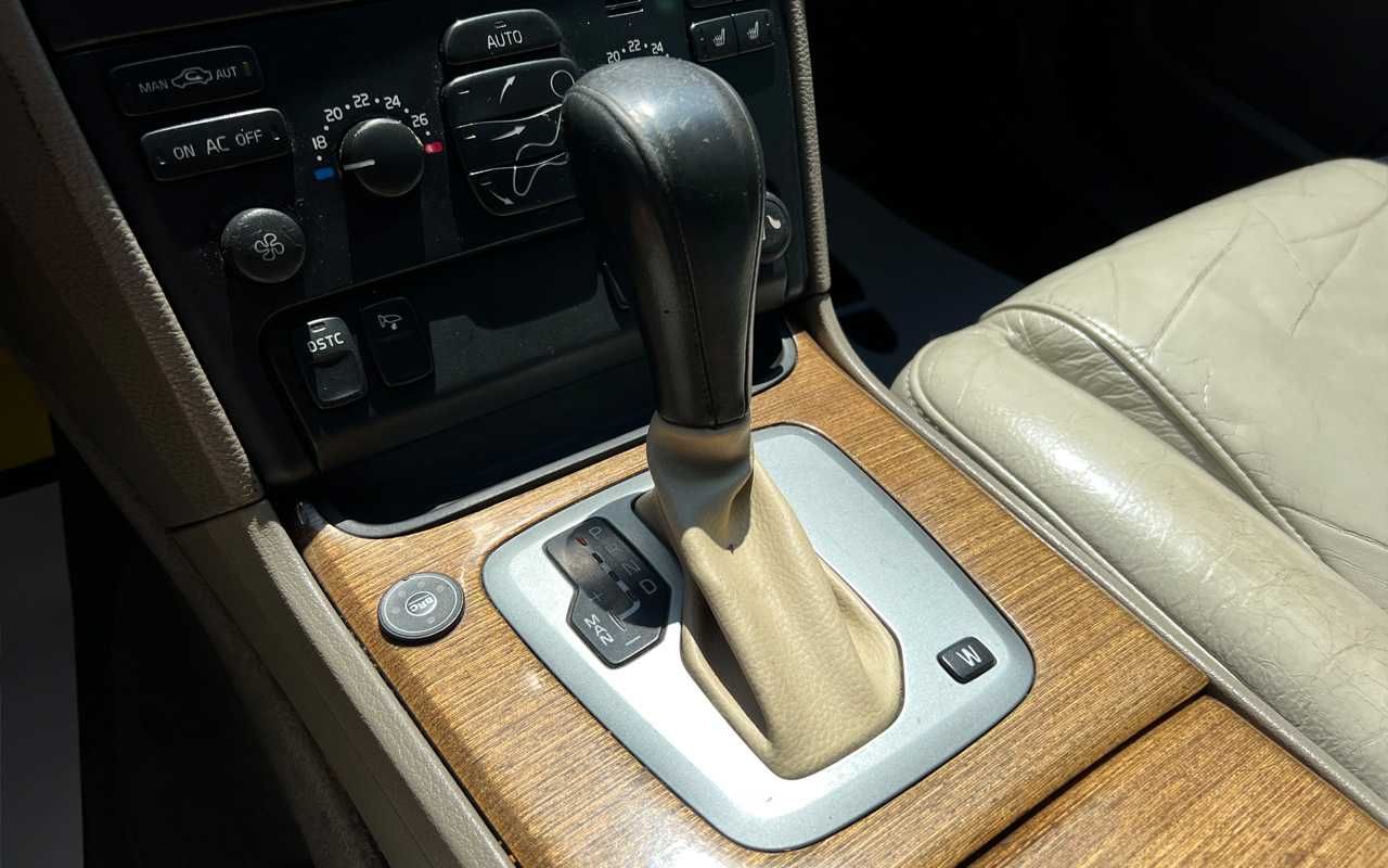 Volvo XC90  2005