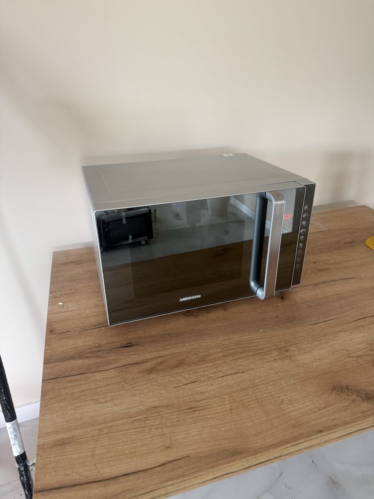 Mikrofalòwka 800 W 23 l timer odmrazacz
