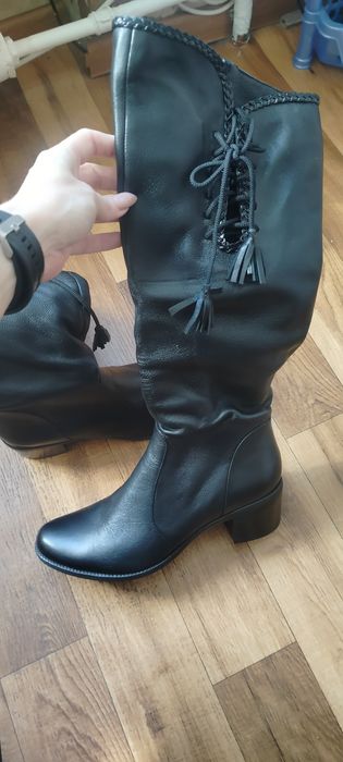 Продам женские зимние сапоги новые