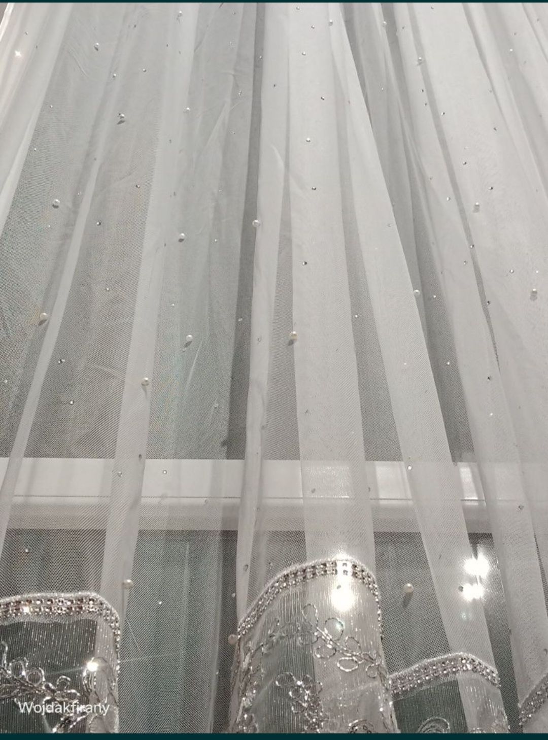 Firanka z perełkami srebrną gipiurą 400x220