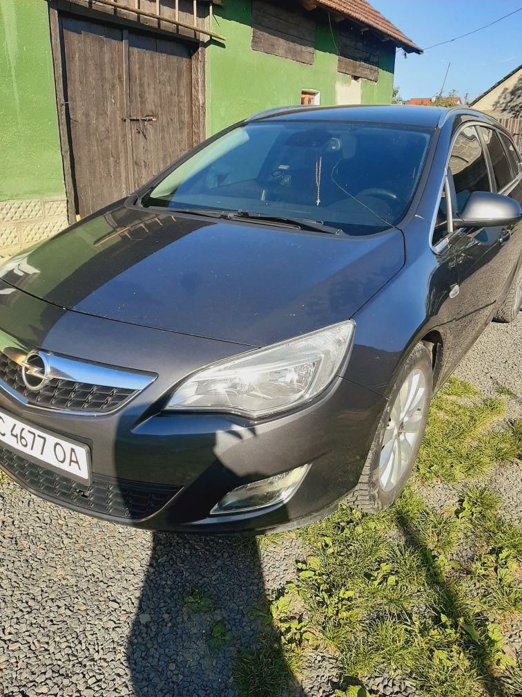 Продам Opel Astra j