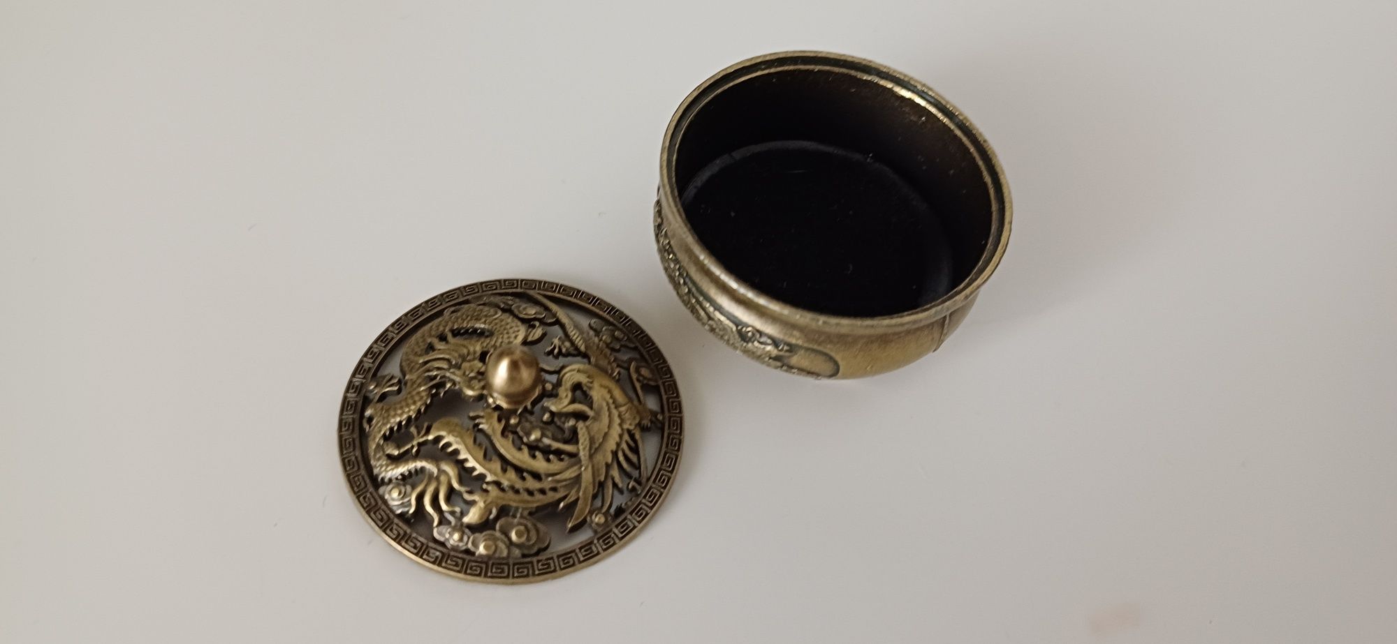 Caixa Japonesa Nova