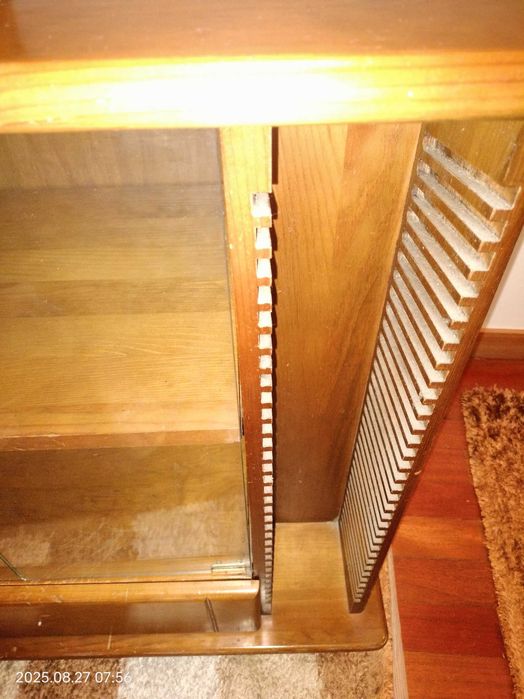 Móvel para CDs e arrumação