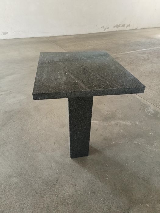 Vendo mesa em granito