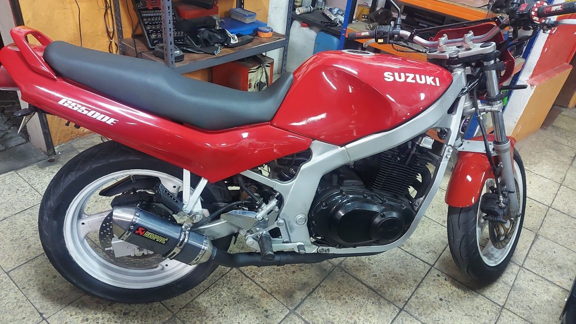 Troco por carro Suzuki gs 500 impecável a nivel geral muito material