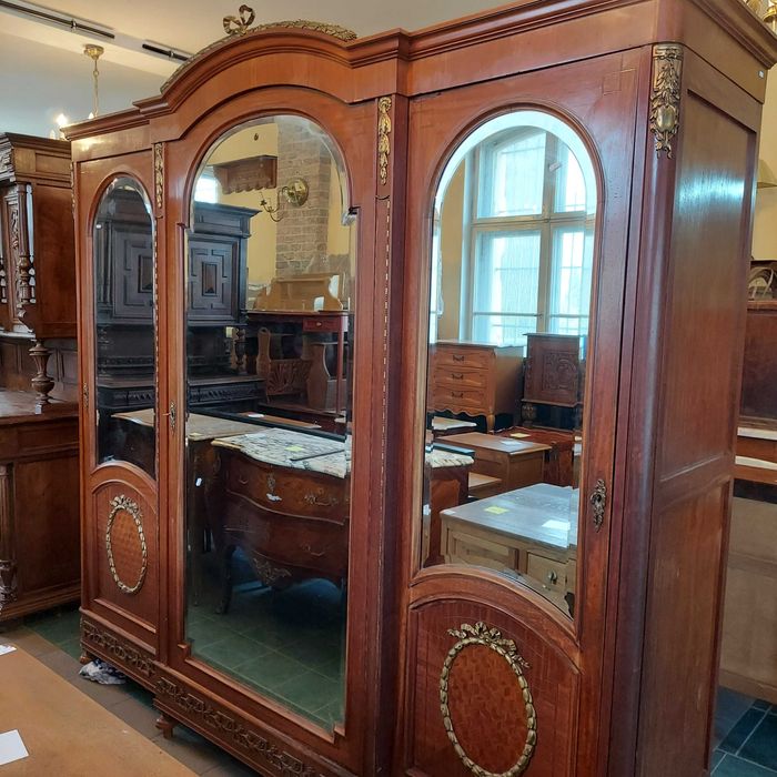 Szafy secesyjne i ludwikowskie z lustrem, drewniane oraz łóżka