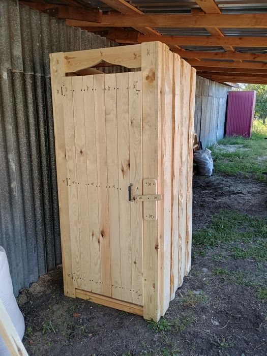 Дачний туалетз дерева,душ.