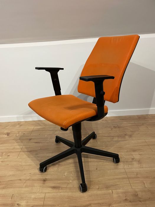 Krzesło fotel biurowy biura biurka Nowy Styl Intrata możliwy zagłówek