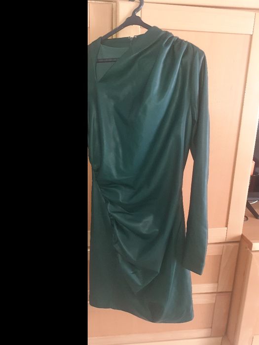 Vestido verde escuro imitação Pele ( GUESS) C/ Novo