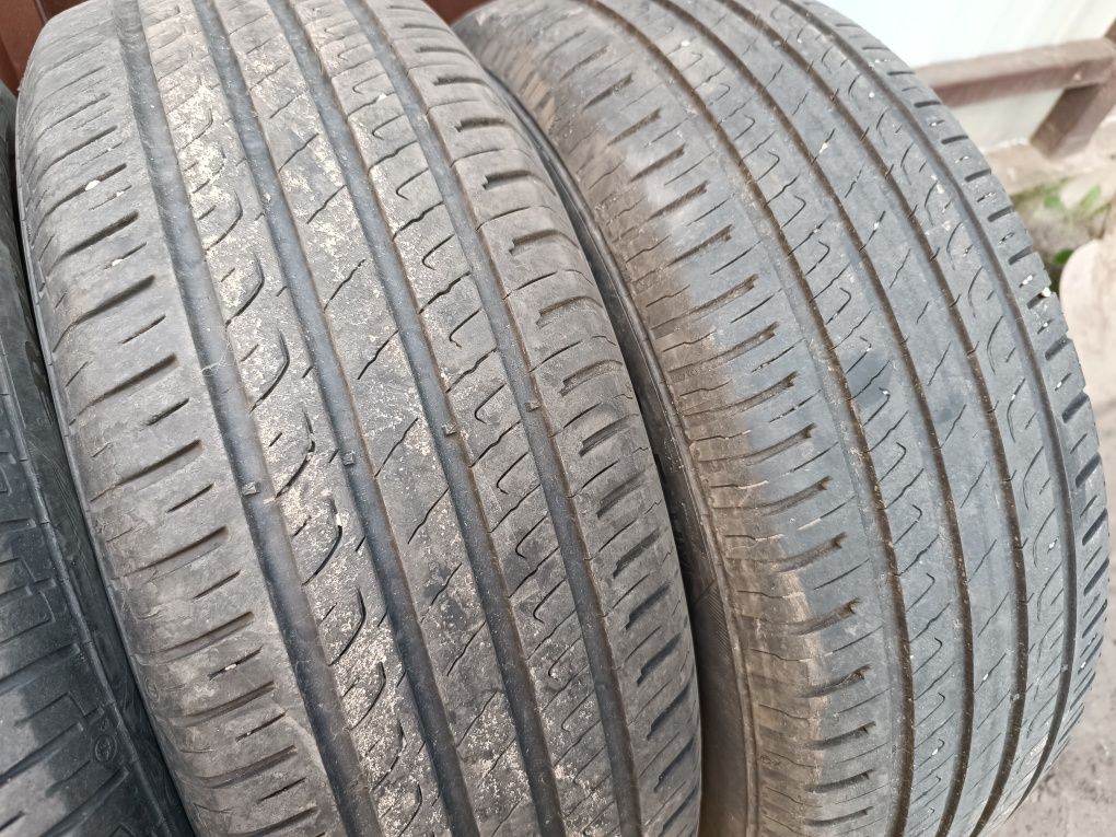 Продам комплект летних шин Barum 225/65R17