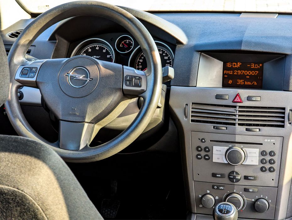 Опель астра h.