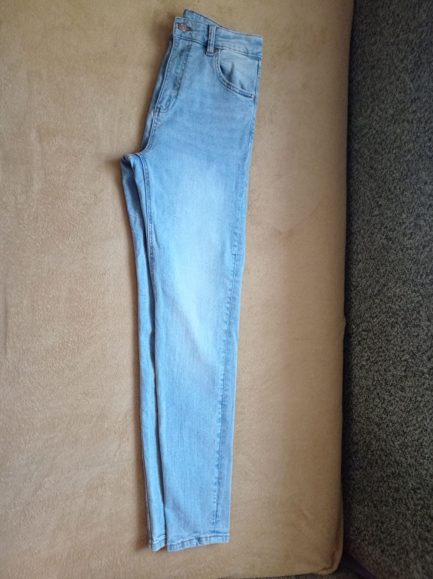 Jeansy Reserved slim fit z wysokim stanem 38