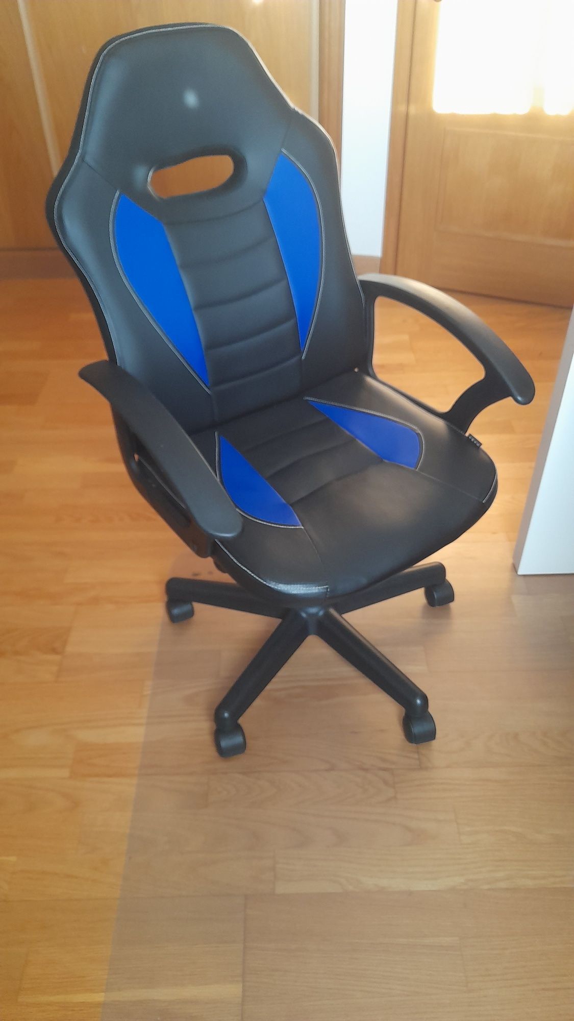 Cadeira Gaming Preta e Azul