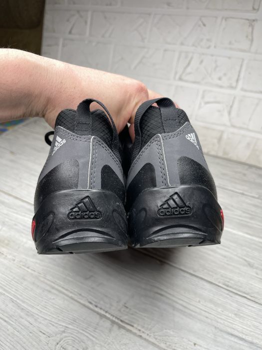 Крутые черные adidas terrex swift solo пеший туризм
