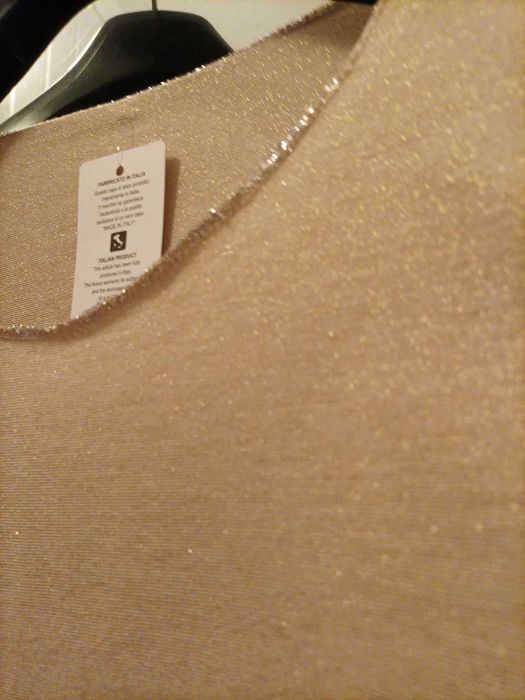 Bluzka damska beżowa ze złota nitką.