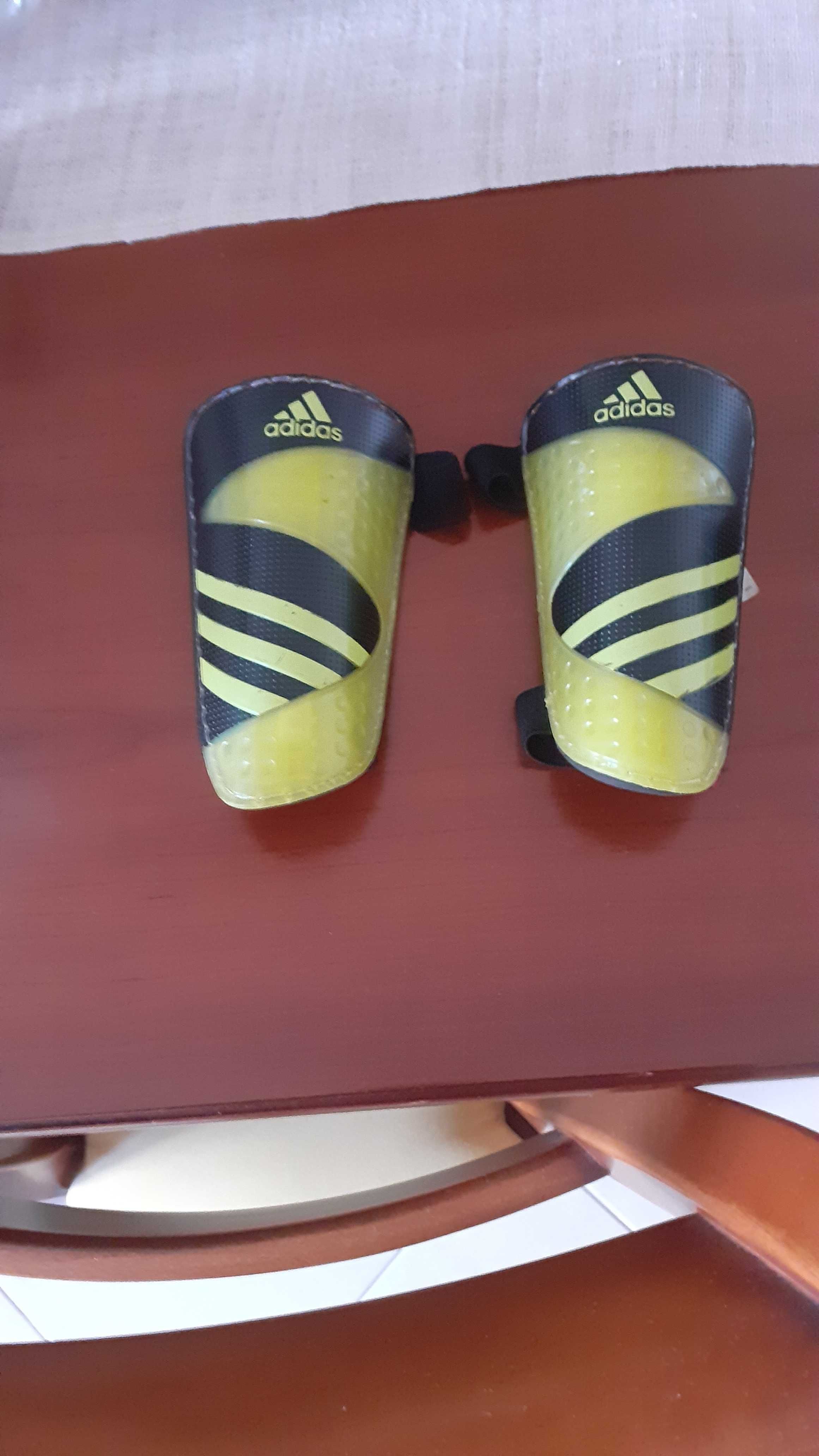 Caneleiras Adidas, tamanho XS