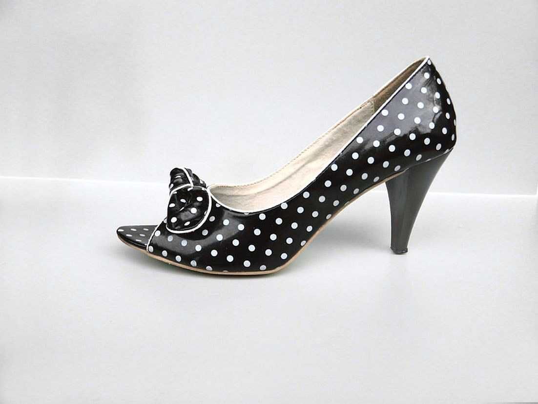 W stylu **Pin-up** roz 37
